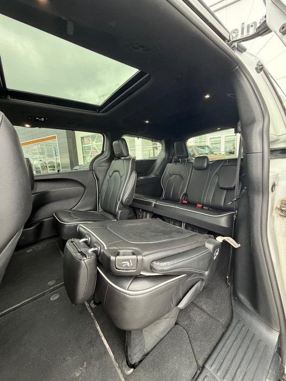 2025 Chrysler Pacifica Limited in Saint-Hyacinthe, Quebec - 8 - w1024h768px
