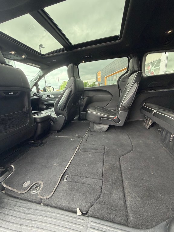 2025 Chrysler Pacifica Limited in Saint-Hyacinthe, Quebec - 9 - w1024h768px