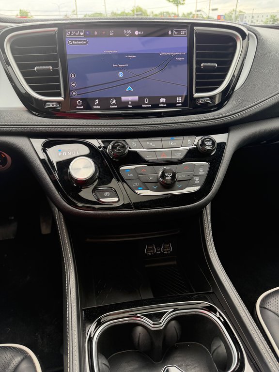 2025 Chrysler Pacifica Limited in Saint-Hyacinthe, Quebec - 10 - w1024h768px