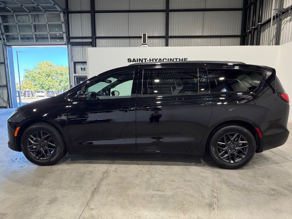 Chrysler Pacifica SELECT 2027 à Saint-Hyacinthe, Québec - 9 - w1024h768px