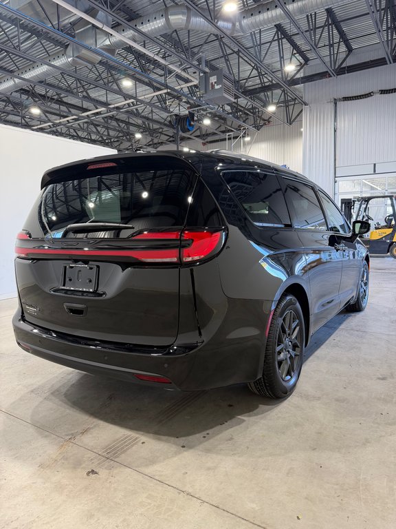 Chrysler Pacifica SELECT 2027 à Saint-Hyacinthe, Québec - 6 - w1024h768px