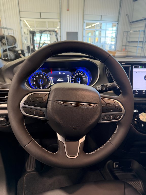 Chrysler Pacifica SELECT 2027 à Saint-Hyacinthe, Québec - 13 - w1024h768px