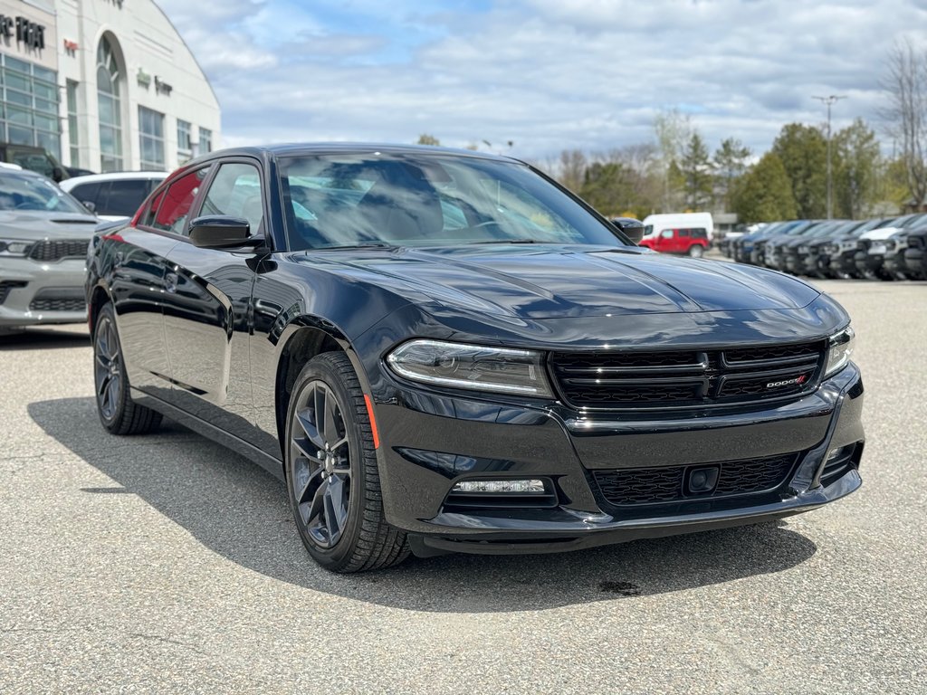 2023  Charger SXT PLUS AWD | TOIT OUVRANT in Sherbrooke, Quebec - 2 - w1024h768px
