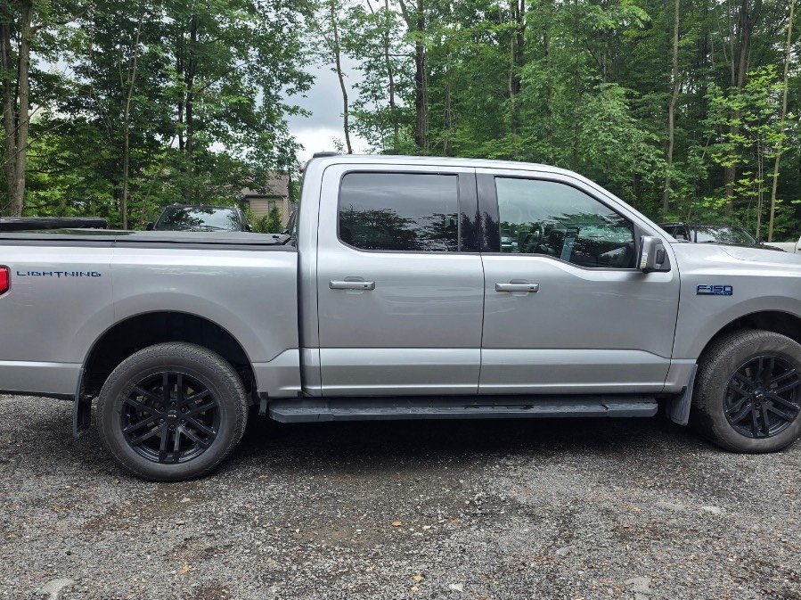 Ford F-150 Lightning LARIAT SUPERCREW AWD ELECTRIQUE 2024 à St-Jean-Sur-Richelieu, Québec - 2 - w1024h768px