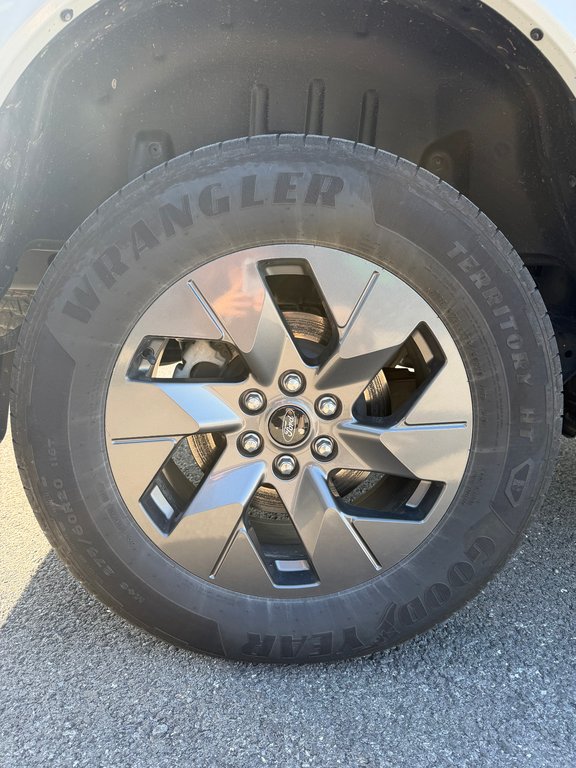 2024 Ford F-150 Lightning XLT in Saint-Hyacinthe, Quebec - 13 - w1024h768px