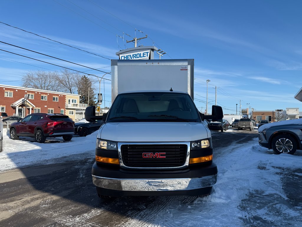 2024 GMC Savana Commercial Cutaway CUBE 14 PIED in Drummondville, Quebec - 2 - w1024h768px