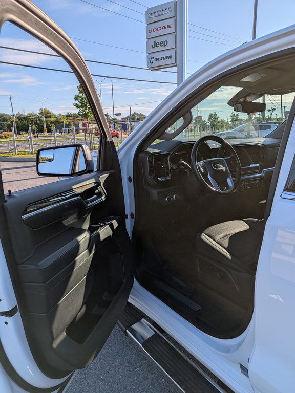 2023 GMC Sierra 1500 SLE in Saint-Hyacinthe, Quebec - 9 - w1024h768px