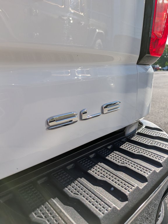 2023 GMC Sierra 1500 SLE in Saint-Hyacinthe, Quebec - 7 - w1024h768px