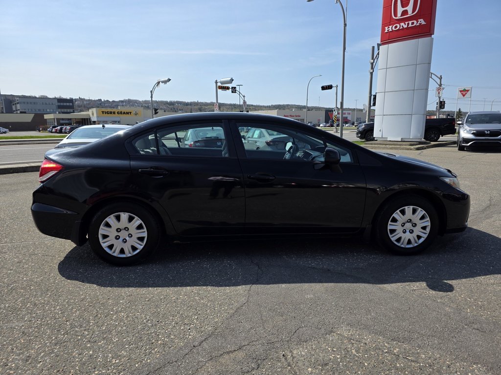 2013 Honda CIVIC LX in Rivière-du-Loup, Quebec - 4 - w1024h768px