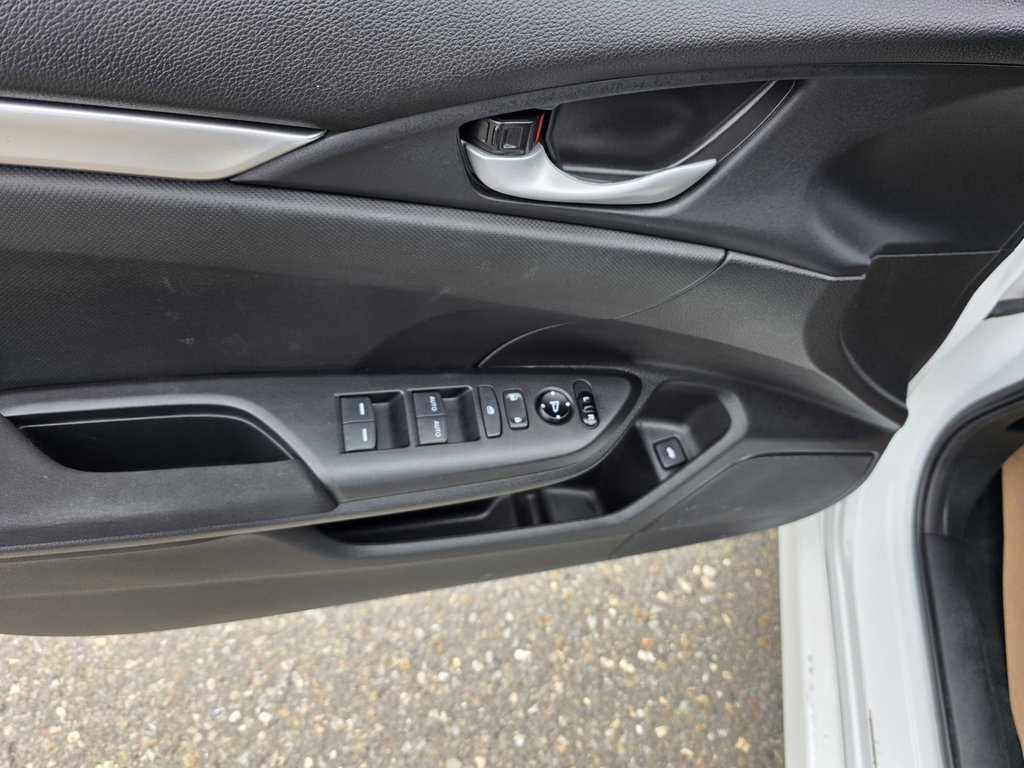 Honda CIVIC LX  2020 à Rivière-du-Loup, Québec - 7 - w1024h768px