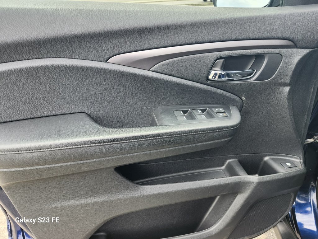 2021 Honda PILOT EX in Rivière-du-Loup, Quebec - 11 - w1024h768px