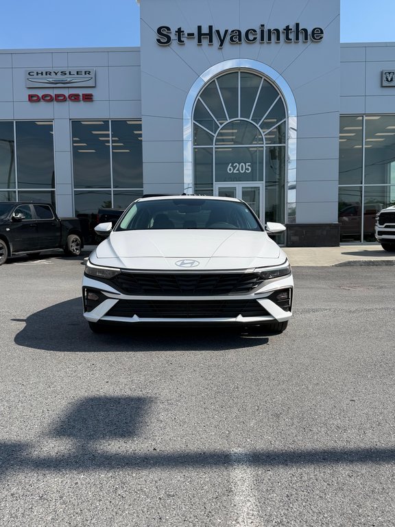 2025 Hyundai Elantra Preferred  Ensemble Tech in Saint-Hyacinthe, Quebec - 4 - w1024h768px