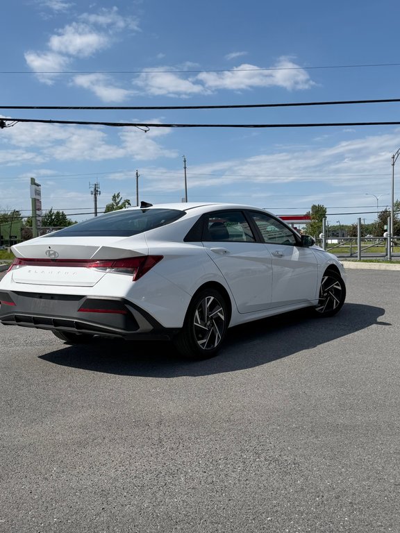 2025 Hyundai Elantra Preferred  Ensemble Tech in Saint-Hyacinthe, Quebec - 2 - w1024h768px
