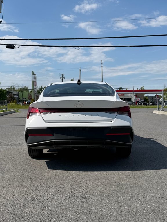 2025 Hyundai Elantra Preferred  Ensemble Tech in Saint-Hyacinthe, Quebec - 5 - w1024h768px