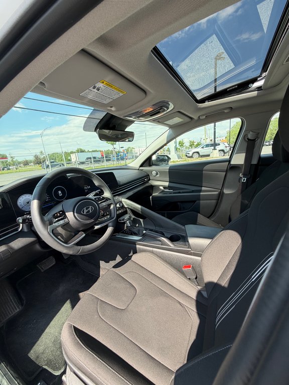 2025 Hyundai Elantra Preferred  Ensemble Tech in Saint-Hyacinthe, Quebec - 6 - w1024h768px