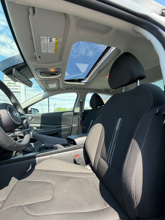 2025 Hyundai Elantra Preferred  Ensemble Tech in Saint-Hyacinthe, Quebec - 7 - w1024h768px