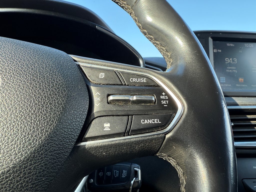 2019 Hyundai Santa Fe Essential in Drummondville, Quebec - 12 - w1024h768px