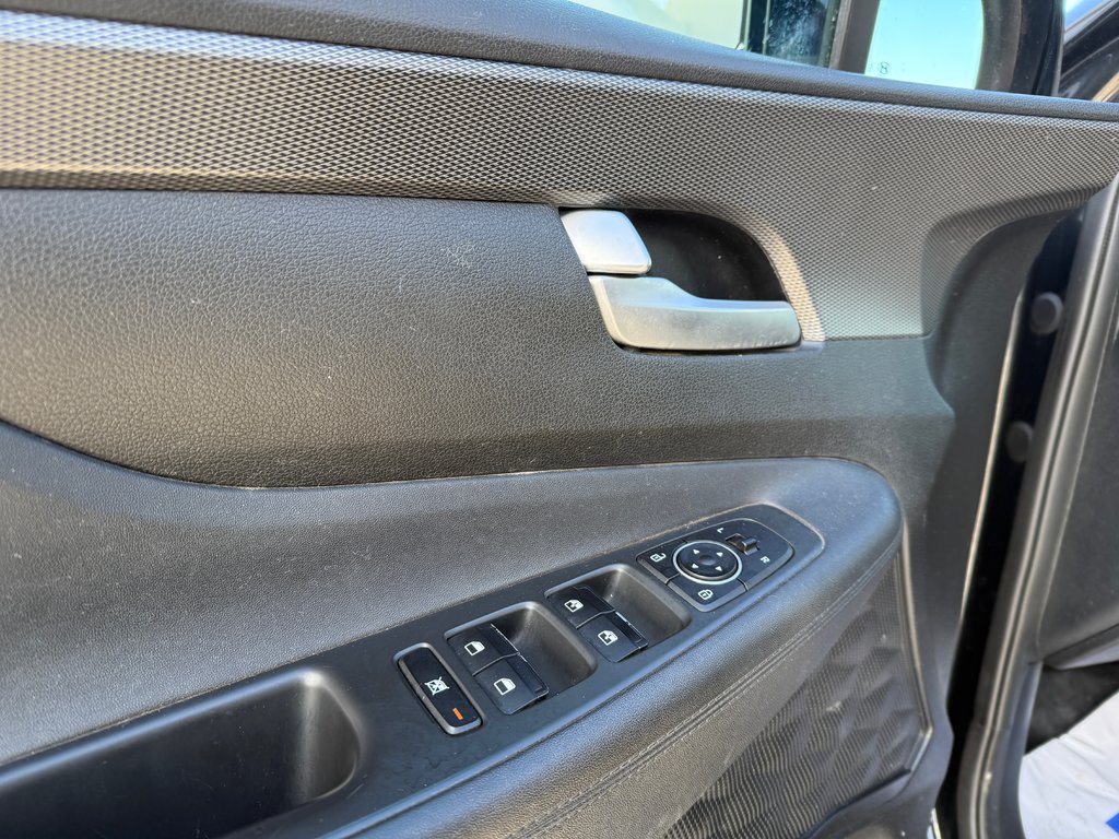 2019 Hyundai Santa Fe Essential in Drummondville, Quebec - 9 - w1024h768px