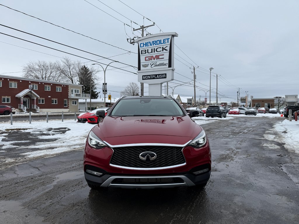 2017  QX30 BASE in Drummondville, Quebec - 2 - w1024h768px