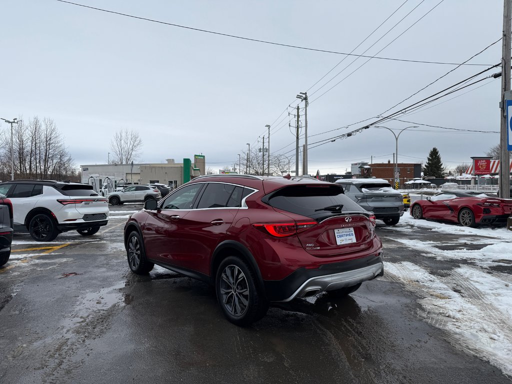 2017  QX30 BASE in Drummondville, Quebec - 5 - w1024h768px