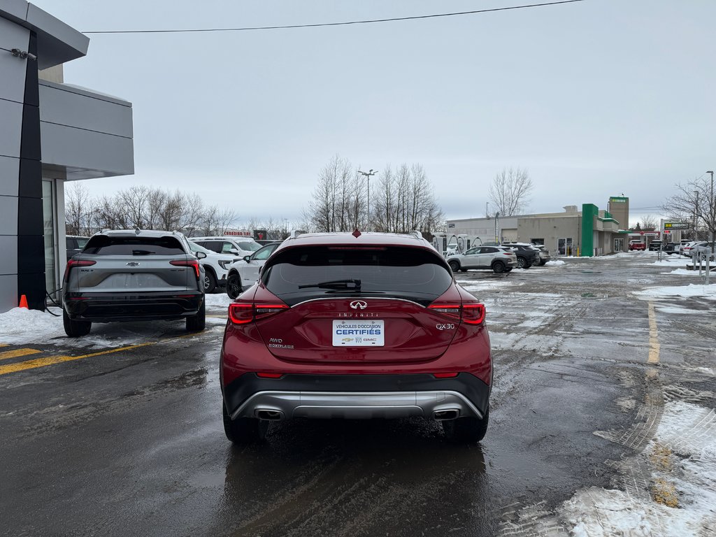 2017  QX30 BASE in Drummondville, Quebec - 4 - w1024h768px