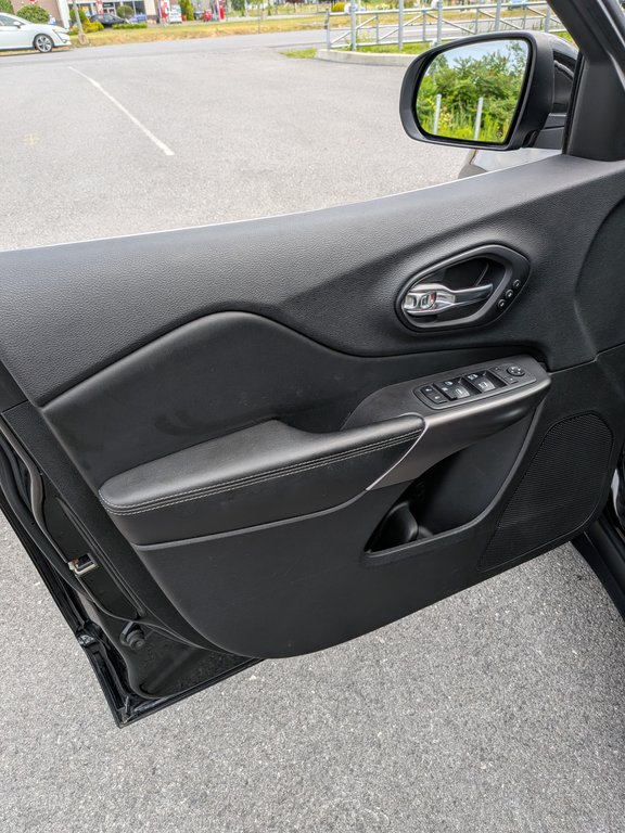 2019 Jeep Cherokee Limited in Saint-Hyacinthe, Quebec - 11 - w1024h768px