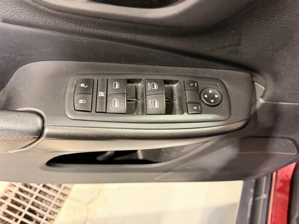 2020 Jeep Cherokee Trailhawk in Quebec, Quebec - 17 - w1024h768px