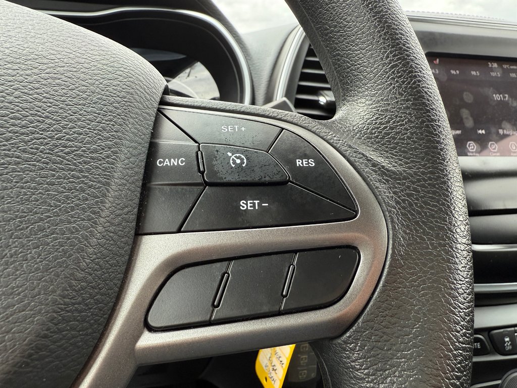2021 Jeep Cherokee Sport in Drummondville, Quebec - 14 - w1024h768px