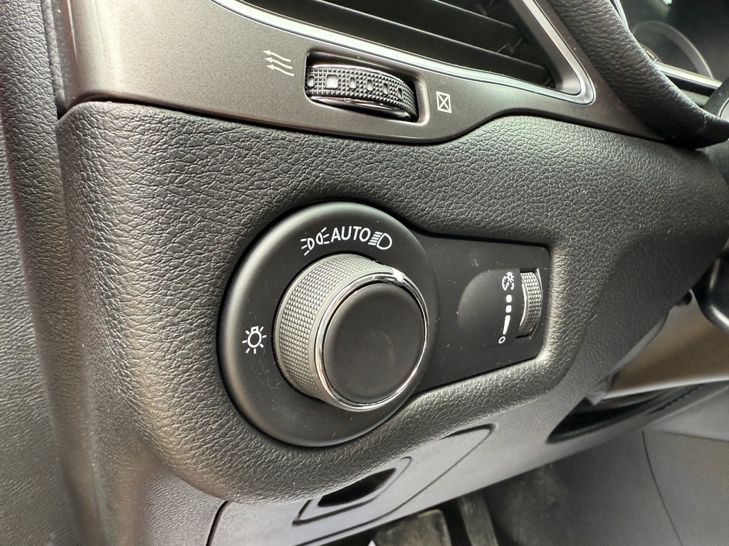 2021 Jeep Cherokee Sport in Drummondville, Quebec - 11 - w1024h768px