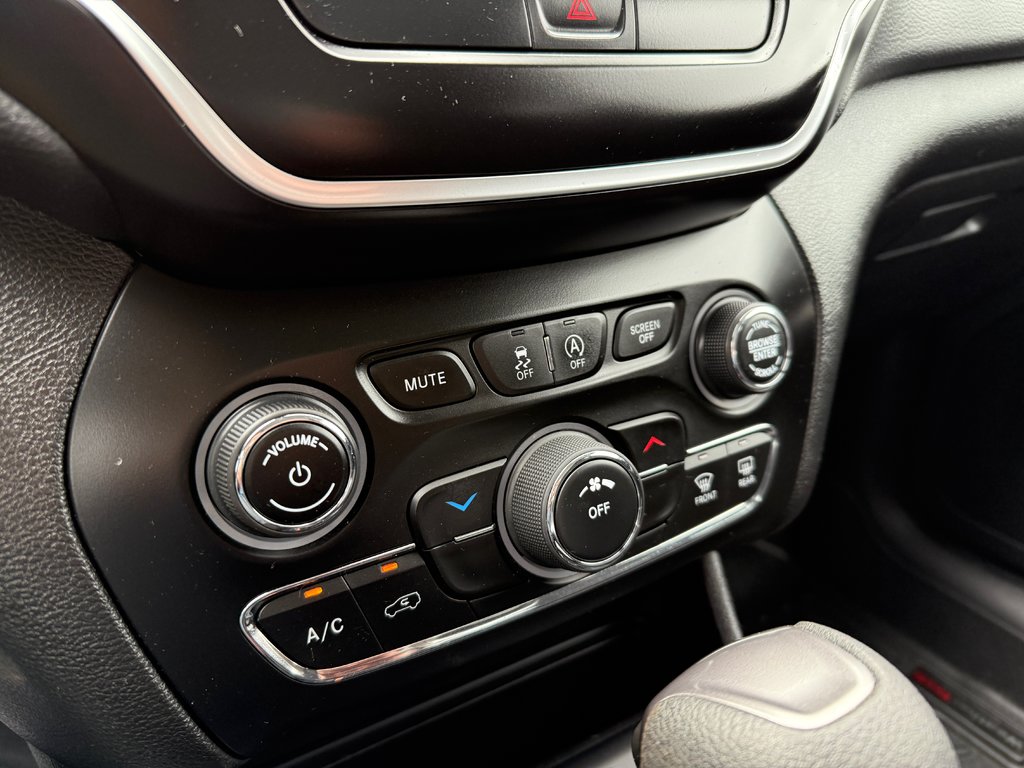 2021 Jeep Cherokee Sport in Drummondville, Quebec - 17 - w1024h768px