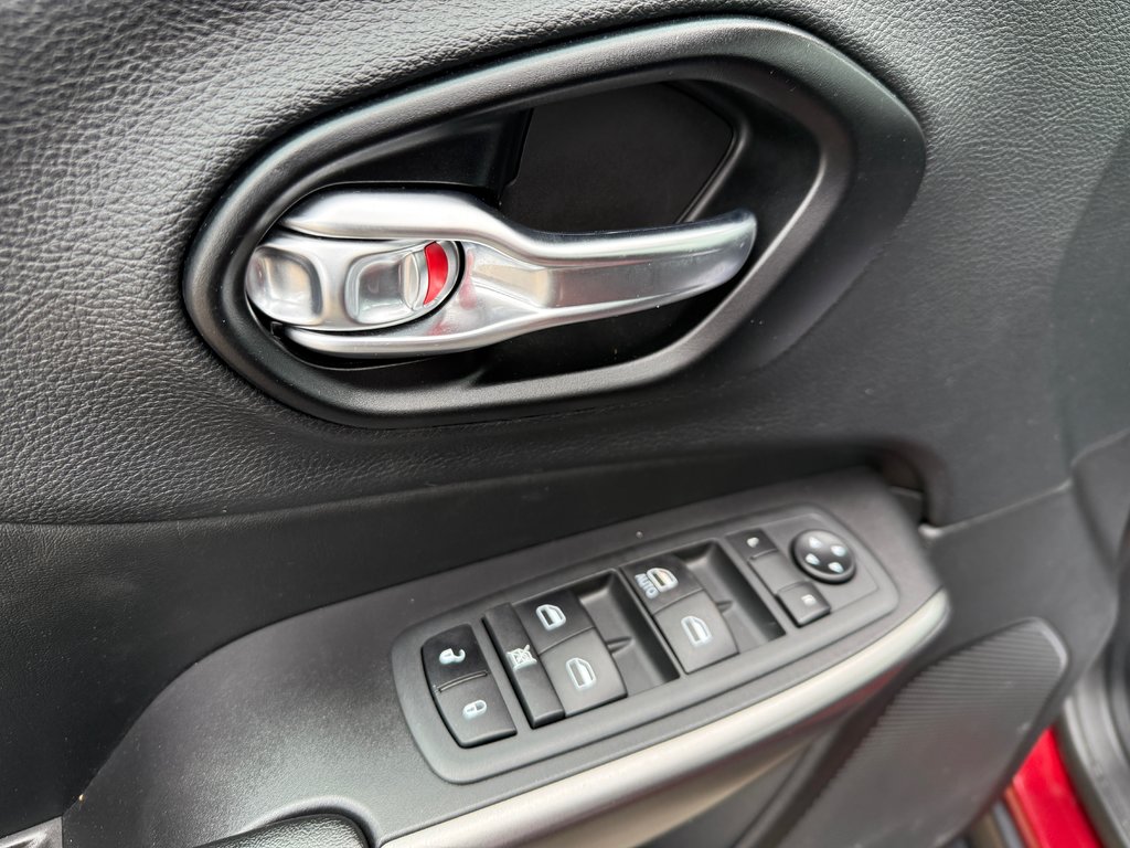 2021 Jeep Cherokee Sport in Drummondville, Quebec - 10 - w1024h768px