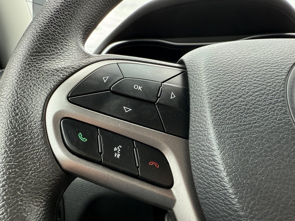 2021 Jeep Cherokee Sport in Drummondville, Quebec - 13 - w1024h768px