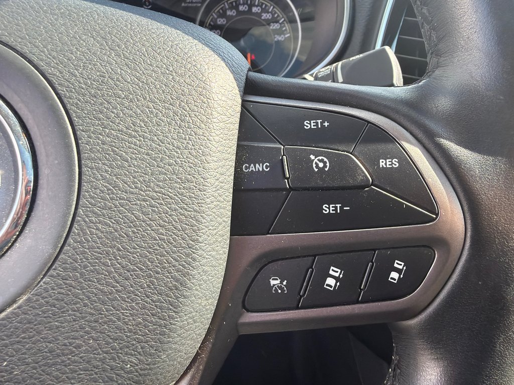 2021 Jeep Cherokee Limited in Sherbrooke, Quebec - 10 - w1024h768px