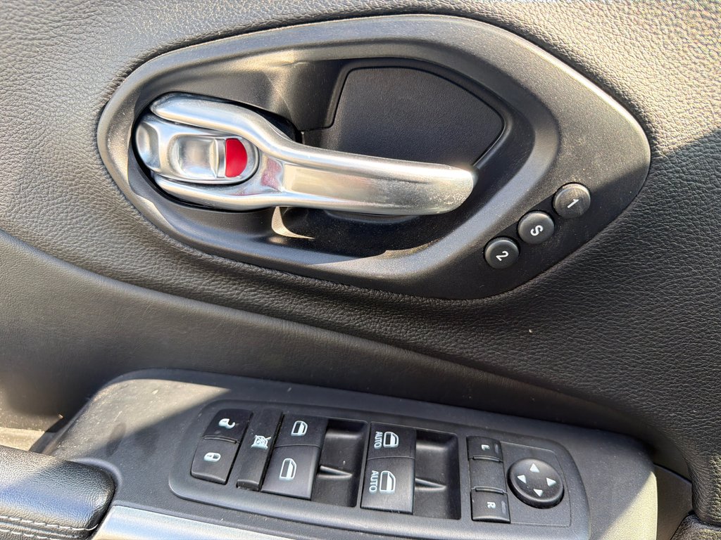 2021 Jeep Cherokee Limited in Sherbrooke, Quebec - 9 - w1024h768px