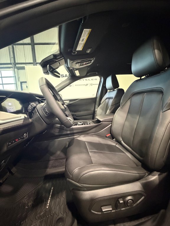 2026 Jeep Cherokee LIMITED in Saint-Hyacinthe, Quebec - 10 - w1024h768px