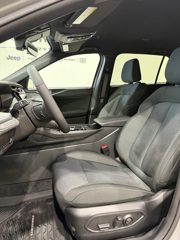 2026 Jeep Cherokee LAREDO in Saint-Hyacinthe, Quebec - 10 - w1024h768px