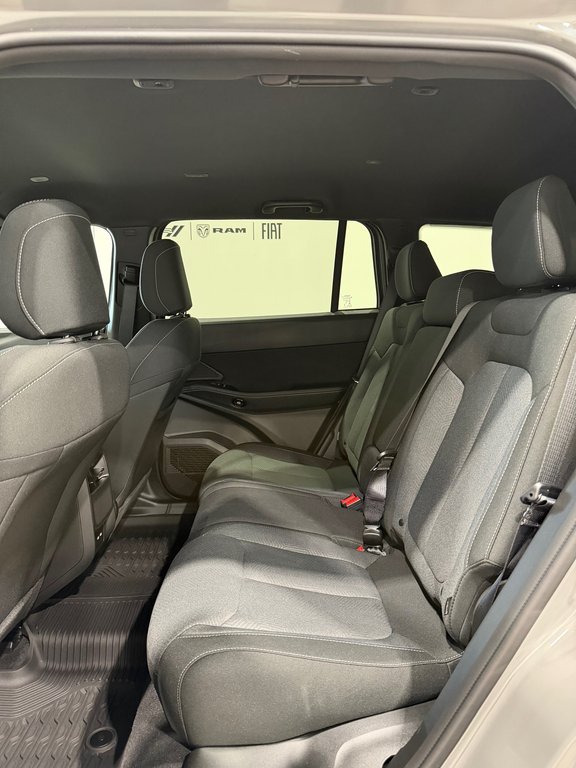 2026 Jeep Cherokee LAREDO in Saint-Hyacinthe, Quebec - 11 - w1024h768px