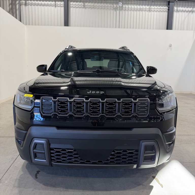 Jeep Cherokee LAREDO 2026 à Saint-Hyacinthe, Québec - 2 - w1024h768px