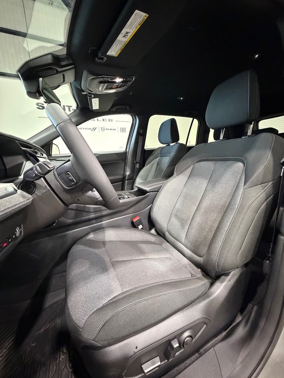 2026 Jeep Cherokee LAREDO in Saint-Hyacinthe, Quebec - 7 - w1024h768px