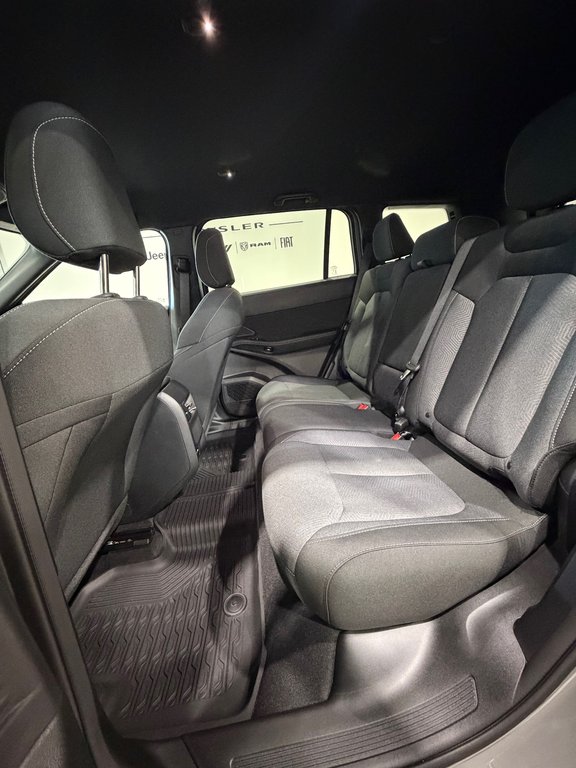 2026 Jeep Cherokee LAREDO in Saint-Hyacinthe, Quebec - 8 - w1024h768px