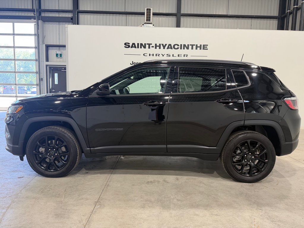 2025 Jeep Compass Altitude in Saint-Hyacinthe, Quebec - 8 - w1024h768px