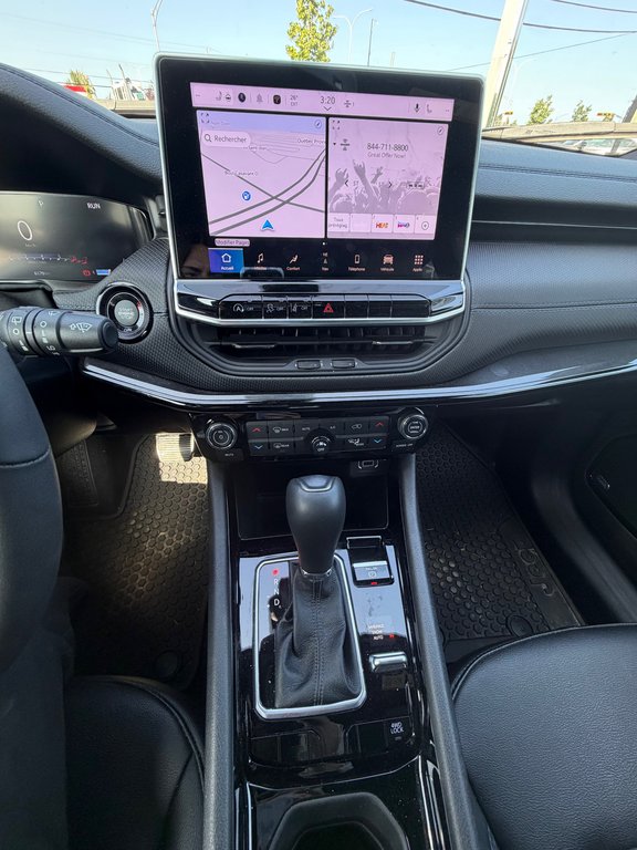 2025 Jeep Compass Altitude in Saint-Hyacinthe, Quebec - 8 - w1024h768px