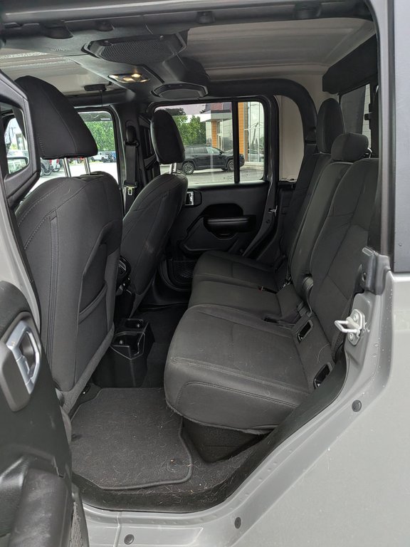 2021 Jeep Gladiator Sport S in Saint-Hyacinthe, Quebec - 14 - w1024h768px