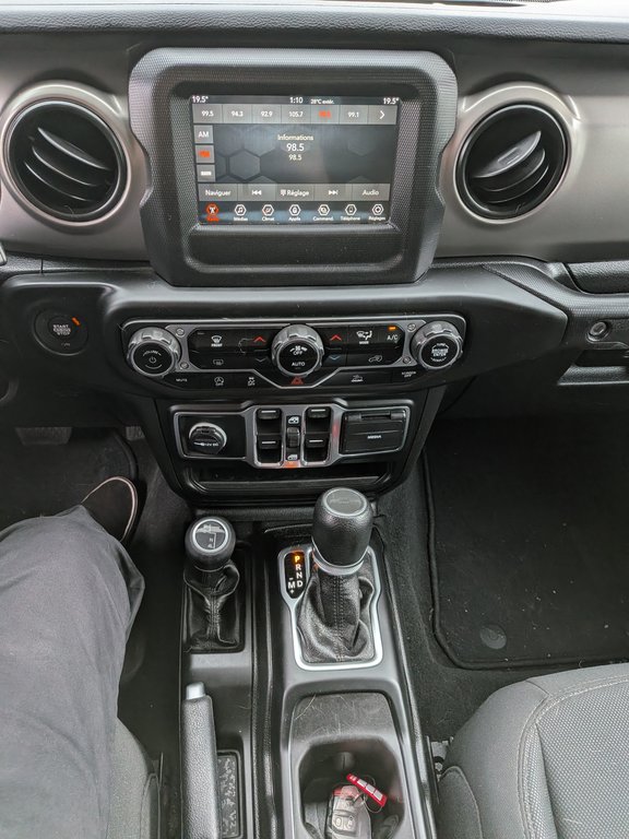 2021 Jeep Gladiator Sport S in Saint-Hyacinthe, Quebec - 18 - w1024h768px