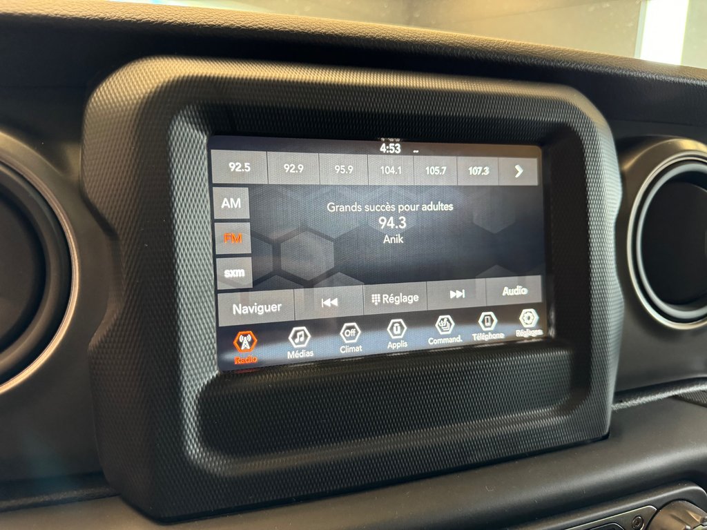 2023 Jeep Gladiator WILLYS in St-Jean-Sur-Richelieu, Quebec - 14 - w1024h768px