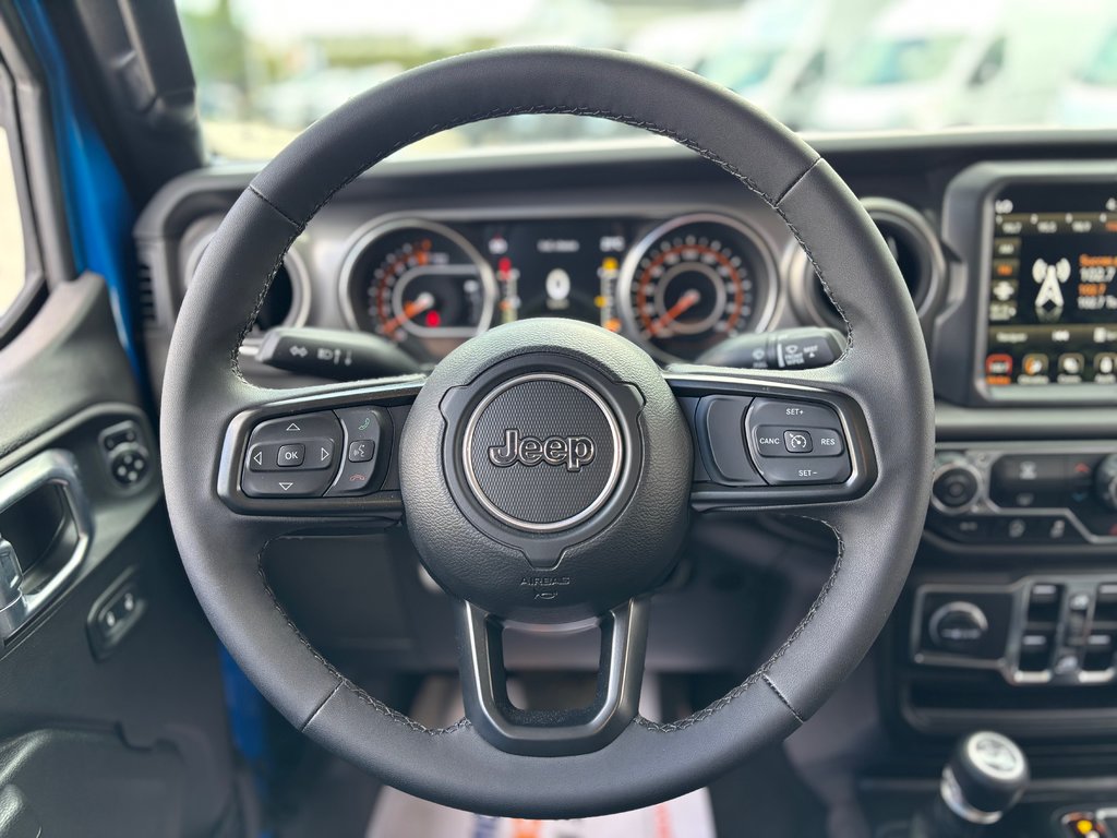 2023 Jeep Gladiator WILLYS 4X4 // NAVIGATION in Sherbrooke, Quebec - 10 - w1024h768px