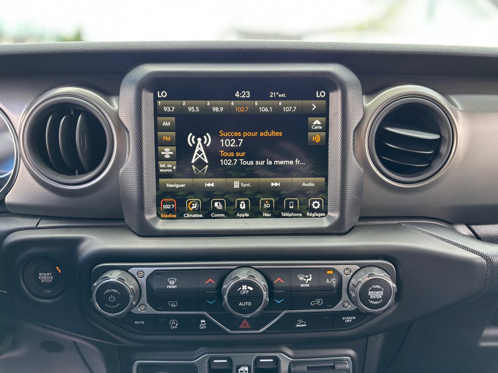 2023 Jeep Gladiator WILLYS 4X4 // NAVIGATION in Sherbrooke, Quebec - 13 - w1024h768px