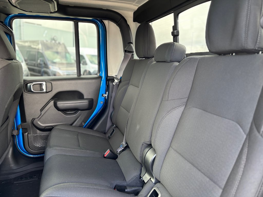 2023 Jeep Gladiator WILLYS 4X4 // NAVIGATION in Sherbrooke, Quebec - 8 - w1024h768px