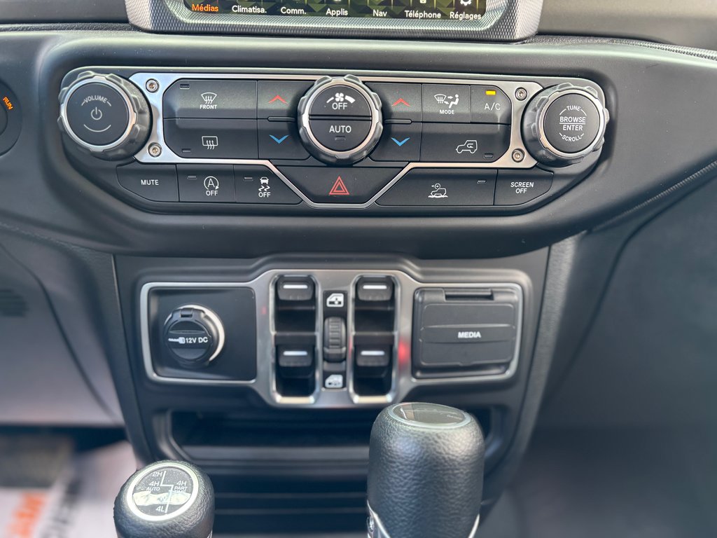 2023 Jeep Gladiator WILLYS 4X4 // NAVIGATION in Sherbrooke, Quebec - 14 - w1024h768px