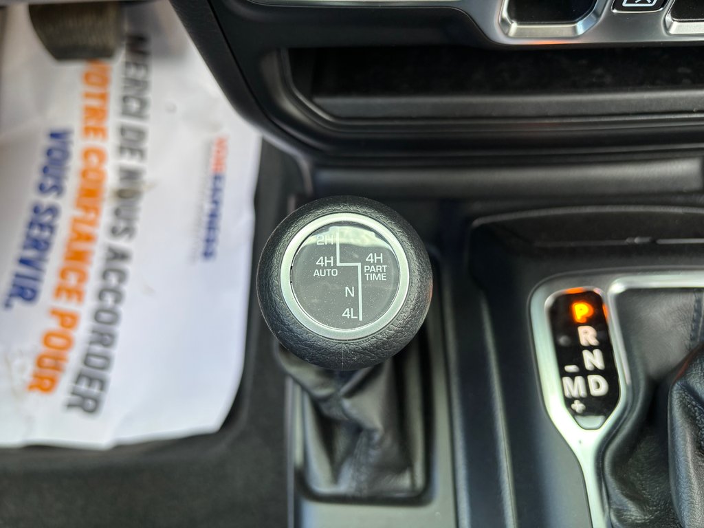 2023 Jeep Gladiator WILLYS 4X4 // NAVIGATION in Sherbrooke, Quebec - 15 - w1024h768px